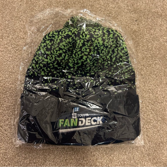 Seattle Seahawks - Go Hawks - Toque & Glove Bundle - NEW in Packaging - Picture 3 of 6